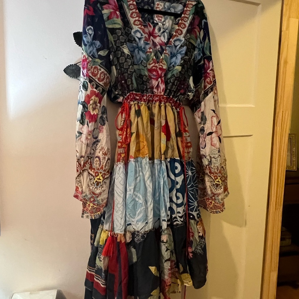Gorgeous Silk Johnny was dress- no slip- great condition